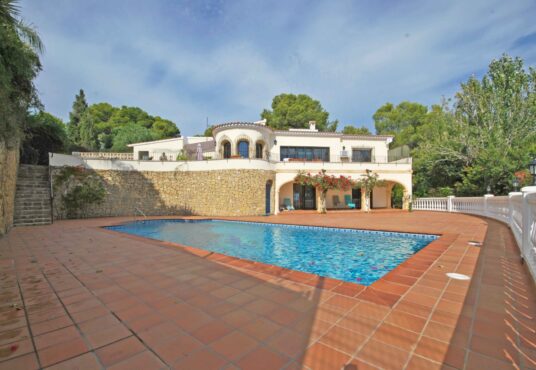 3703-Villa-en-Calpe-01